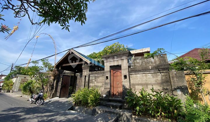 Large Semi Villa House in Sanur. Large Semi Villa House in Sanur.