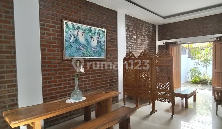 Di Sewakan Rumah Semi Villa Fully Furnished di Area Prime Renon. 2