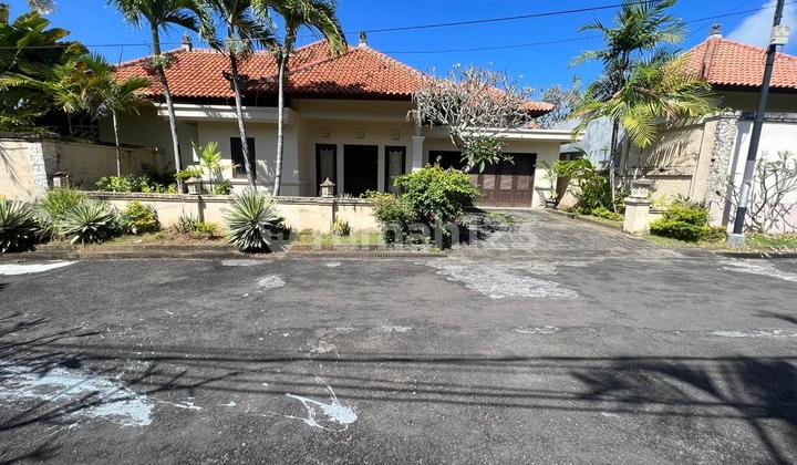 Di Jual Villa Fully Furnished Area Mumbul Nusa Dua 
