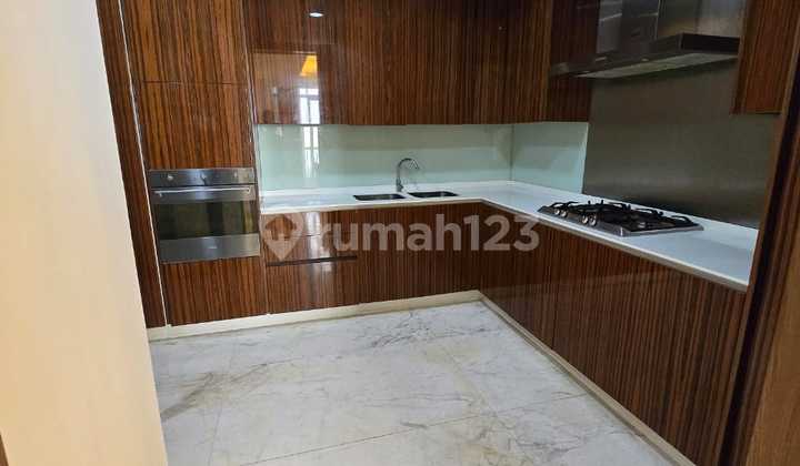 Disewakan Good Unit at Luxurious Apartment Botanica 2+1BR Fully Furnished  2
