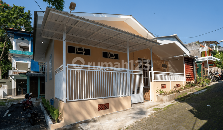 Comfortable Ready-to-Live House in Blimbing, Malang Comfortable Ready-to-Live House in Blimbing, Malang