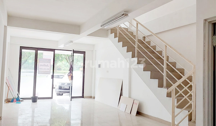 Sewa Ruko Magnetica Unit Gandeng 3 Lantai Hadap Jalan Majapahit
