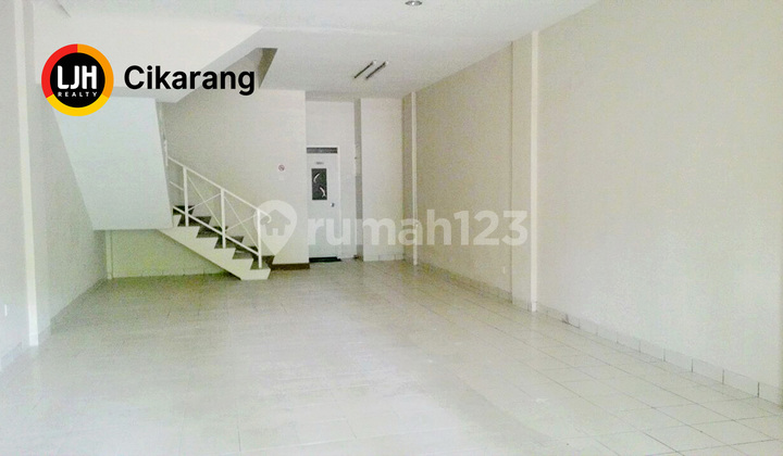 For Rent: 3-Storey Shop House Facing the Road in Lippo Cikarang 2