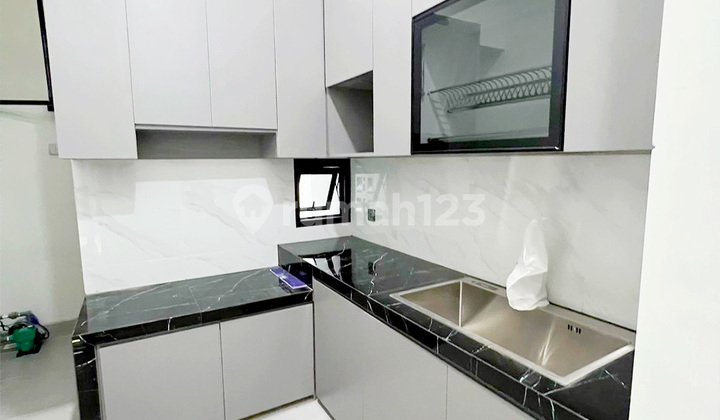 Dijual Rumah Mewah Kondisi Baru dengan 4+1 KT di Simpruk Lippo Dijual Rumah Mewah Kondisi Baru dengan 4+1 KT di Simpruk Lippo