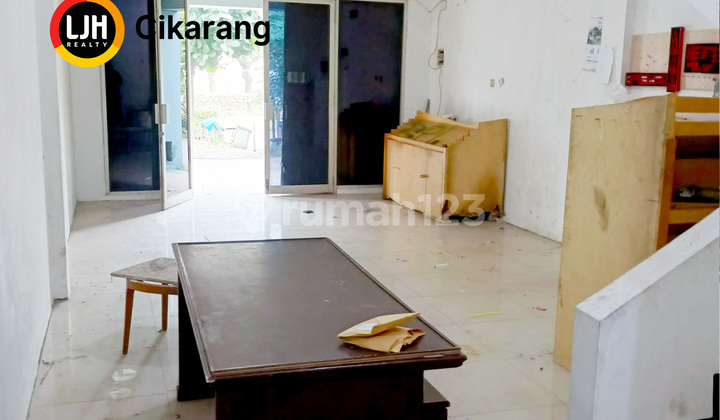 For Rent: Strategic Central Market Shop House, Facing Road, Lippo Cikarang