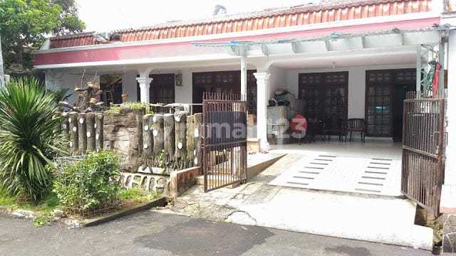 Spacious home in a strategic location near Bintaro.