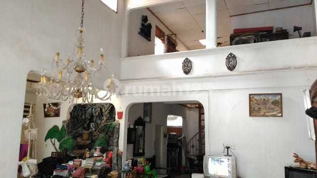 Spacious home in a strategic location near Bintaro. 2