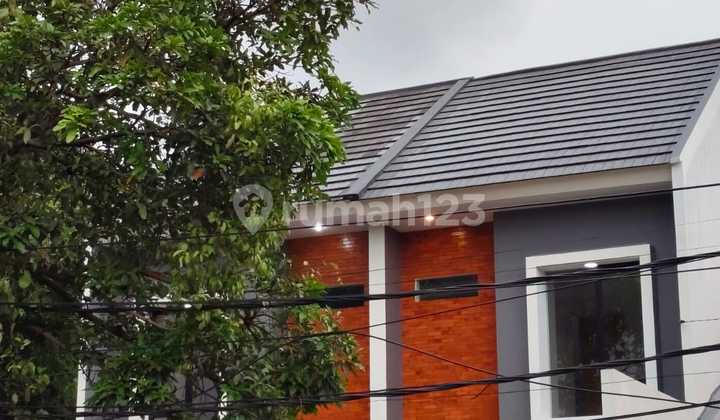 Rumah Minimalis, Brand New, lokasi strategid di Ciputat