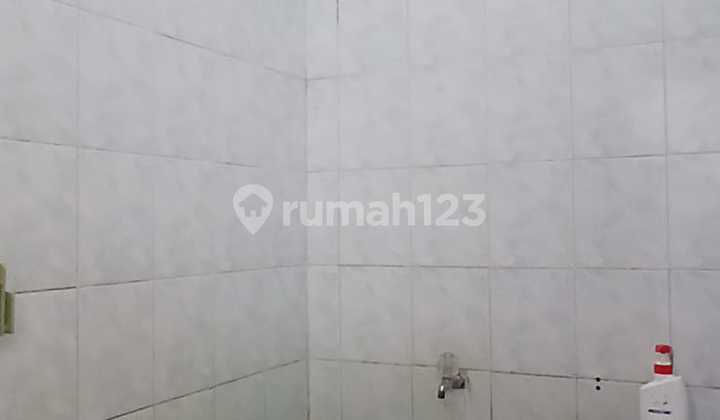 A nice ready-to-occupy house in Ciputat. 2