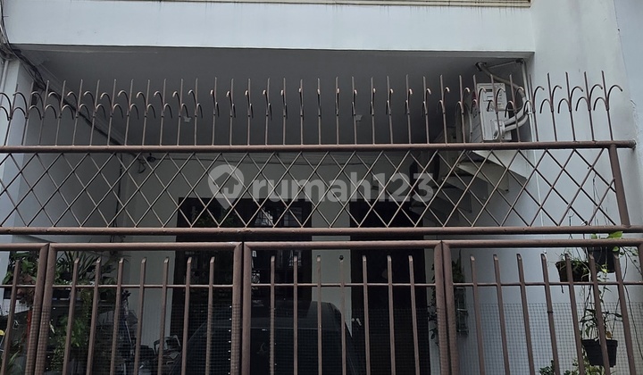 Rumah Nyaman di Pusat Kota Minim Renovasi