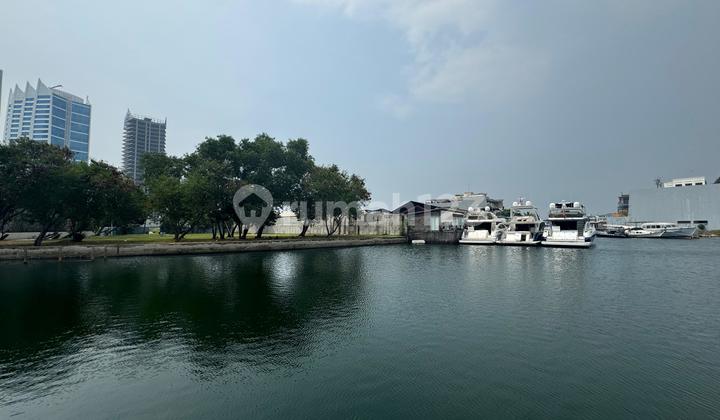 Regatta Residence! Canal Lot! Boat Parking Possible. Rare Find!! Regatta Residence! Canal Lot! Boat Parking Possible. Rare Find!!