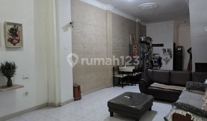 Rumah Nyaman di Pusat Kota Minim Renovasi 2
