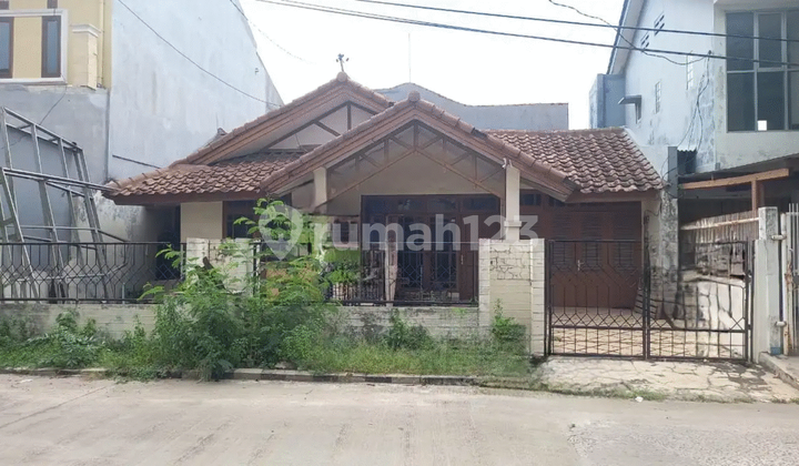 Spacious House in Harapan Indah 1 Bekasi