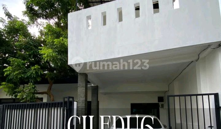 Modern House in Ciledug Complex