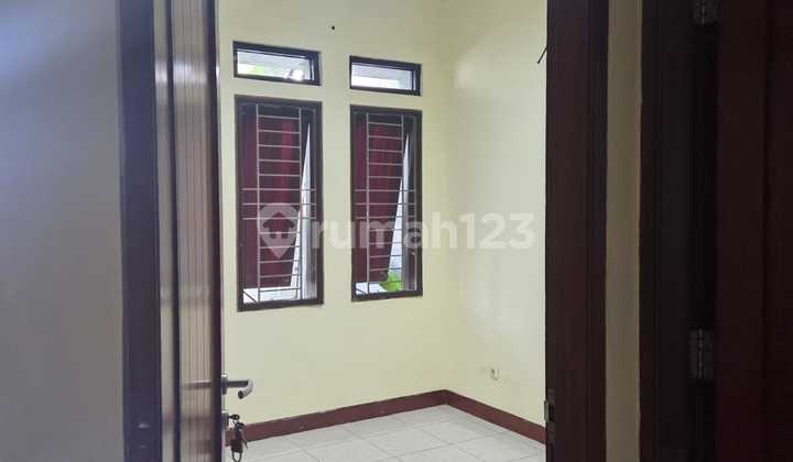 Rumah Di Aralia Harapan Indah Bekasi 