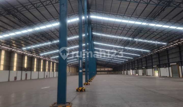 Large Truck Access Warehouse Ready to Use in Cakung, East Jakarta Large Truck Access Warehouse Ready to Use in Cakung, East Jakarta