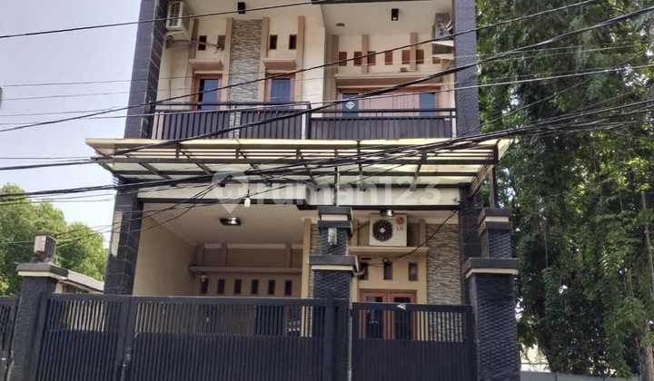 Rumah 3 Lantai Lokasi Strategis di Sunter, Jakarta utara 1