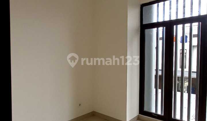 Rumah Mezzanine siap huni di Cluster Shinano, Jakarta Garden City 2