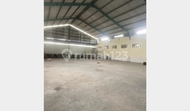 warehouse on the side of the main road Citeureup Sentul warehouse on the side of the main road Citeureup Sentul