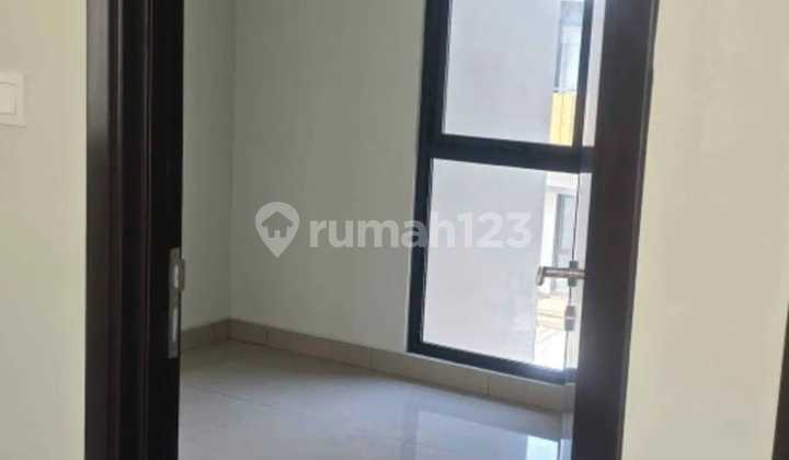 Disewakan Rumah di Summarecon Crown Gading cluster Regia 2