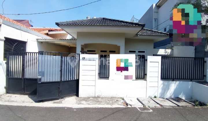 Flood-Free, Comfortable, Ready-to-Occupy House in Cipinang, East Jakarta Flood-Free, Comfortable, Ready-to-Occupy House in Cipinang, East Jakarta