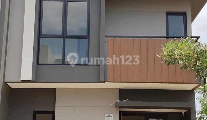 Rumah Cantik Siap Huni di Regia Summarecon Crown Gading