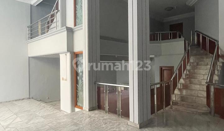 Rumah Semi Furnished Besar di Sunter Agung Tanjung Priok, Jakarta