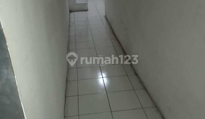 3-Story Shop House Ready for Use in Buaran, East Jakarta 3-Story Shop House Ready for Use in Buaran, East Jakarta