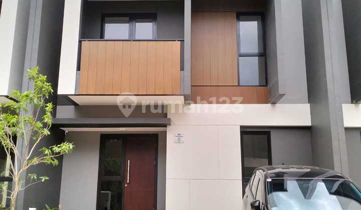 Disewakan Rumah 2 Lantai di Summarecon Crowm Gading Bekasi