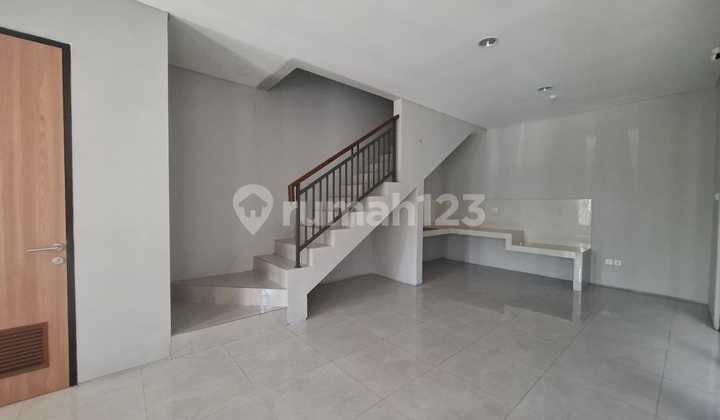 3-Story Flood-Free, Safe & Comfortable House in Grand Wisata, Bekasi 2