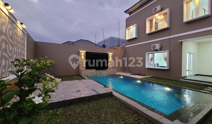 Dijual Rumah Luxury 2 Lt dengan Pool di Purwomartani, Kalasan, Sleman, Dekat Kampus Upn 2