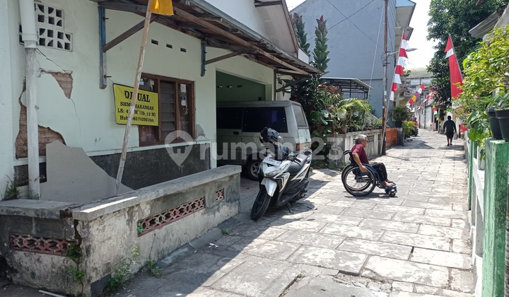 Dijual Tanah Bonus Bangunan Tua di Demangan Baru, Depok, Sleman, Dekat De Brito dan Kampus Ugm