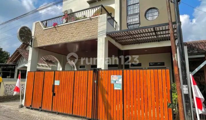 EXCLUSIVE 2.5-STORY BOARDING HOUSE AND MAIN HOUSE + STRATEGIC BUSINESS SPACE AND FULLY FURNISHED ON PALAGAN ROAD NGAGLIK SLEMAN NEAR MONJALI AND UGM CAMPUS 2