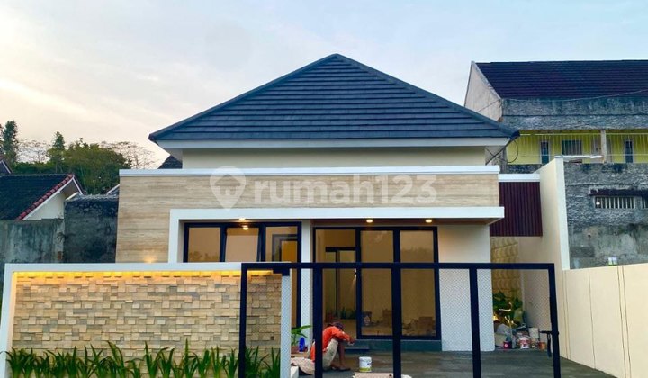 DIJUAL RUMAH CANTIK BARU DI CATURHARJO, SLEMAN, YOGYAKARTA, DEKAT UGM DIJUAL RUMAH CANTIK BARU DI CATURHARJO, SLEMAN, YOGYAKARTA, DEKAT UGM