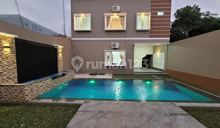 Dijual Rumah Luxury 2 Lt dengan Pool di Purwomartani, Kalasan, Sleman, Dekat Kampus Upn