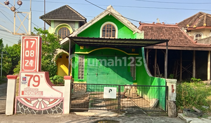 RUMAH CANTIK KLASIK POSISI HOOK STRATEGIS MURAH DEKAT JL PARIS 1