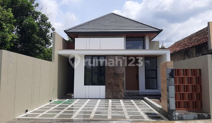 RUMAH CANTIK MODERN TROPIS LUAS MEWAH DI JALAN KALIURANG JOGJA 1