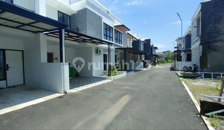 Rumah Villa Strategis di Ringroad Utara Sleman Jogja