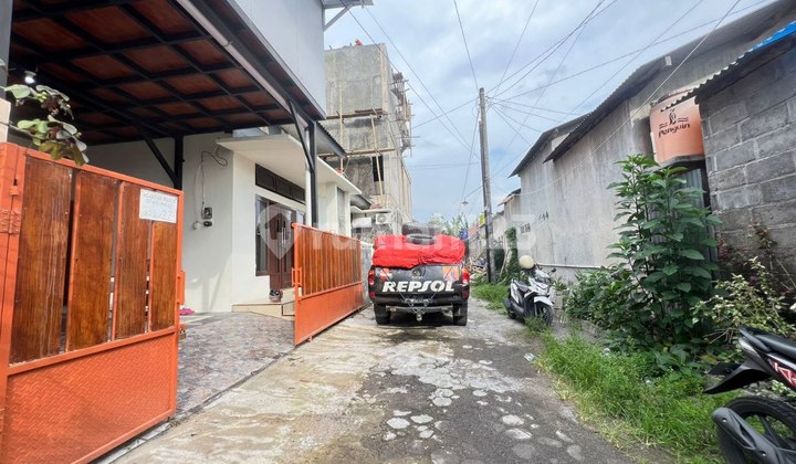 HOUSE FOR RENT IN Jl KALIURANG KM8 CONDONGCATUR 9 MINUTES TO UGM 2