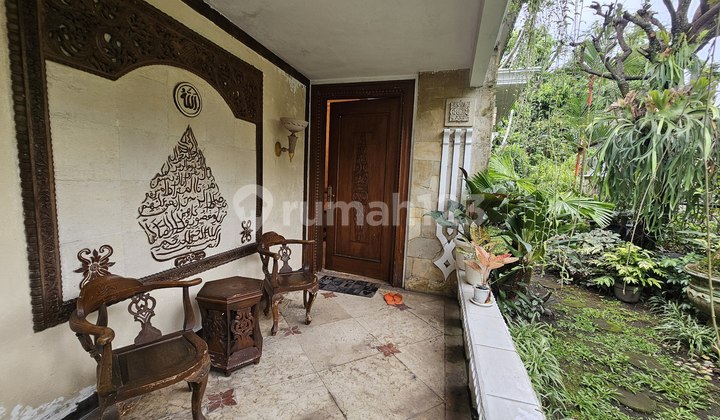 Investasi Rumah Mewah Klasik Full Furnished Jarang Ada Istimewa 2