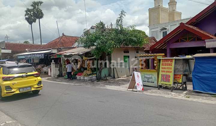 Selling Land with Free Shop Building Bonus, Strategically Located in Front of Main Road