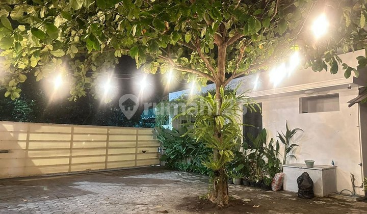 Colonial Style Spacious House in the Center of Yogyakarta City, Classic Comfortable 2