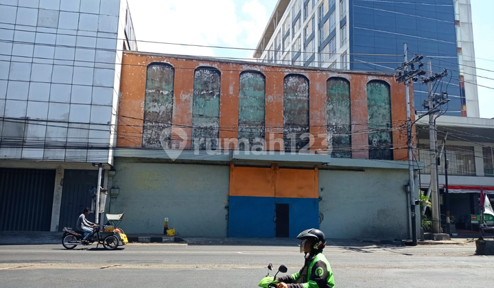 Warehouse for Sale, Colonel Sugiono Street. Warehouse for Sale, Colonel Sugiono Street.