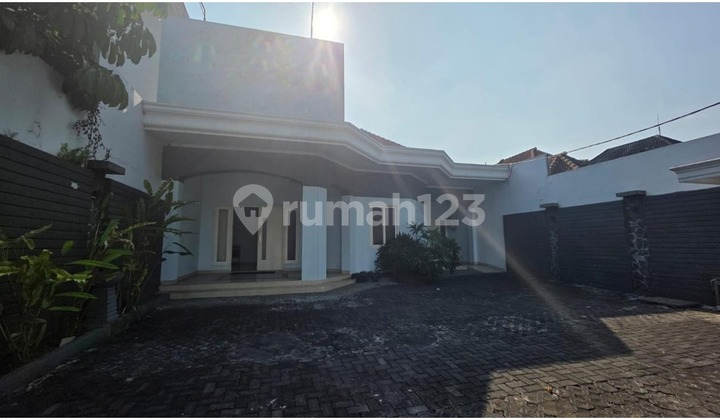 Bromo Street Rental Building