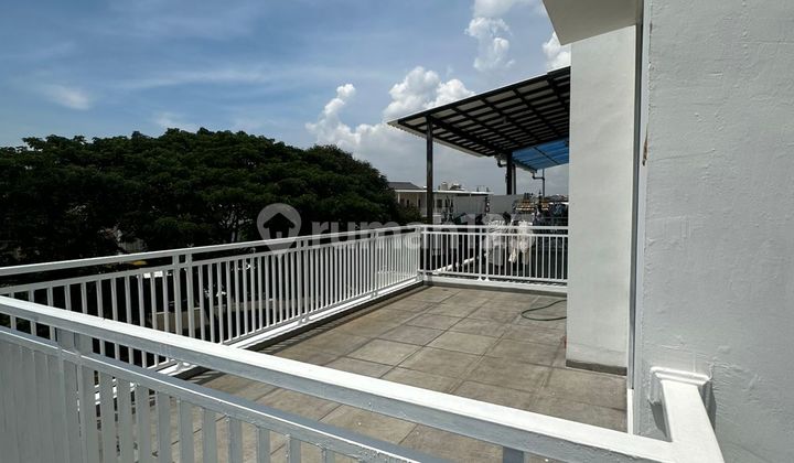 Disewakan Rumah Mewah dan Siap Huni di Green Lake City Cluster Australia 2