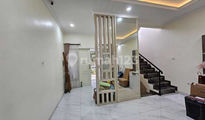 Cluster Crystal Rumah 3 Lantai Renov Rapih Siap Huni Cluster Crystal Rumah 3 Lantai Renov Rapih Siap Huni