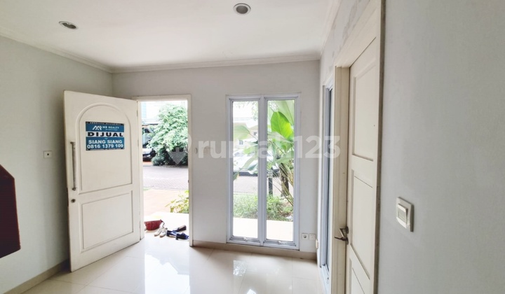 For quick sale, a strategic house in Montana Village on Jl. Hardin, Gading Serpong. 2
