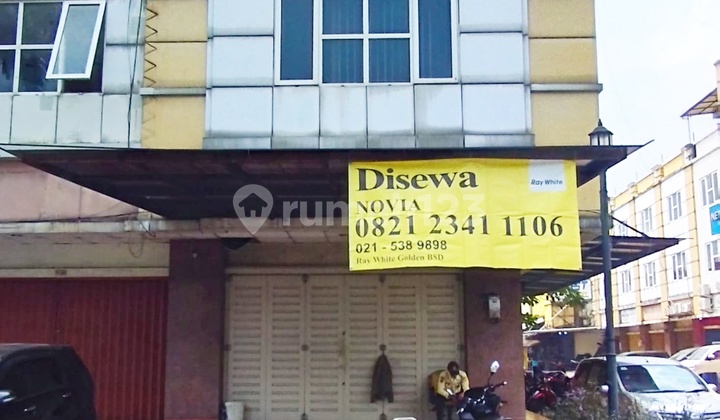hadap jalan raya satu-satunya yg disewakan ruko golden boulevard bsd city