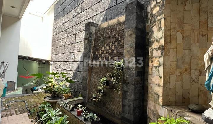 Strategic central city house for quick sale near city park, Al-Azhar school 1, move-in ready, Puspita Loka, BSD City, Serpong, Tangerang, Banten. 2