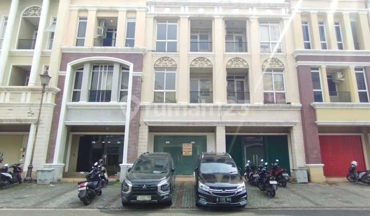 For rent, strategic shop house ready to occupy, Graha Boulevard Gading Serpong
